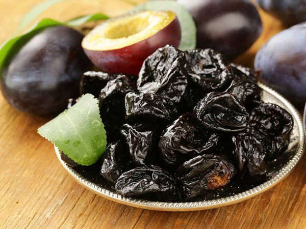 Bật mí những lợi ích của mận khô đối với xương